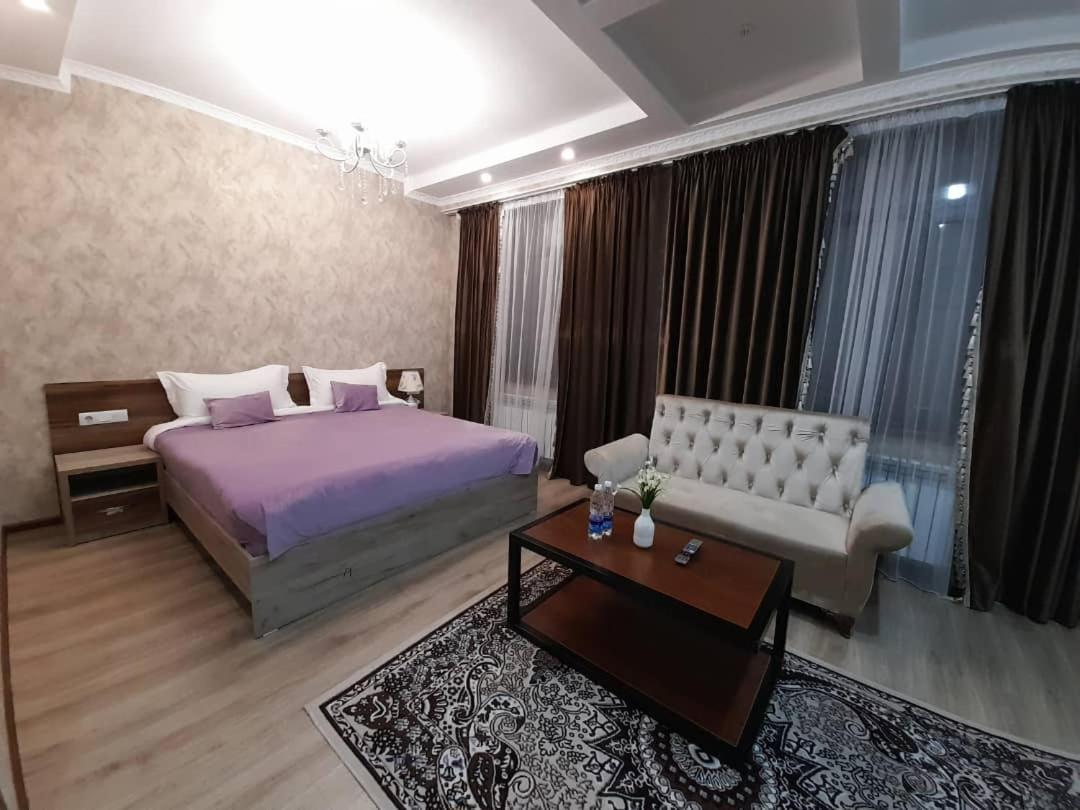 Nomad Hotel Bishkek Halal Exterior foto